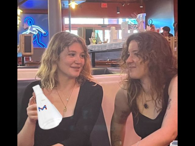 Georgia explaining the importance of scraping your flask after casting an agarose gel